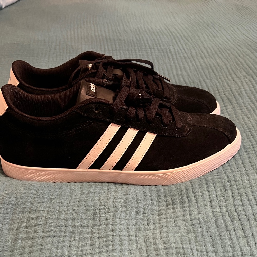 NWOB!! Adidas Courtset Blk suede sz10.5